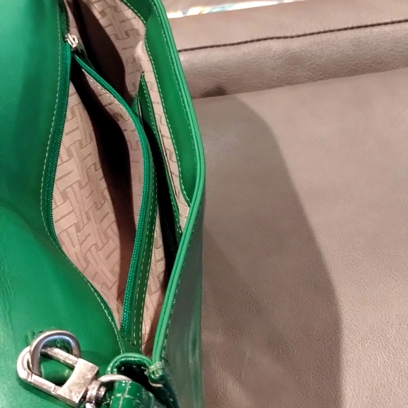 Cole Haan Leather Green Wristlet Wallet Patent Leather Clutch - X Large- GUC - Picture 9 of 17